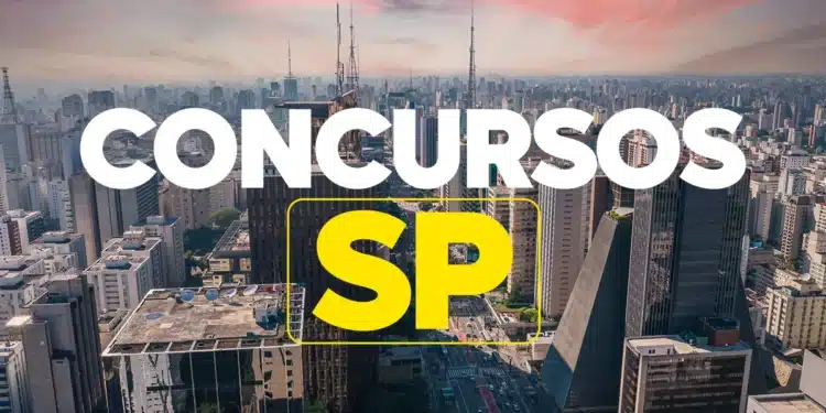 Panorama da cidade de São Paulo com letreiro Concursos SP em destaque.