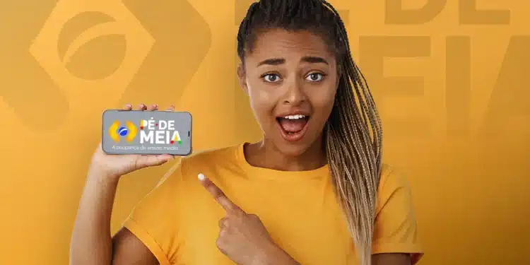 Imagem de uma jovem mulher com cabelo trançado, segurando um smartphone exibindo o logo de 'Pé-de-Meia', com a frase 'A poupança do ensino médio' e fundo amarelo. Relacionado à explicação sobre a parcela de R$ 200 no programa.