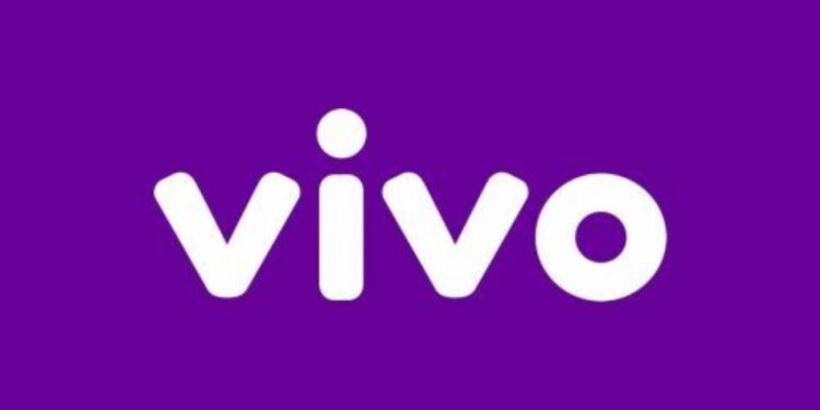Logotipo branco da empresa Vivo sobre fundo roxo vibrante