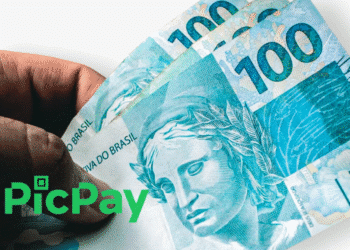 Imagem de notas de R$ 100 com o logo do PicPay, representando o acordo entre PicPay e INSS para devolução de valores cobrados indevidamente.