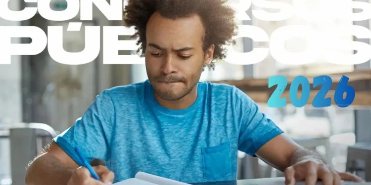 Pessoa estudando para concursos públicos em 2026, com foco no início do ano.