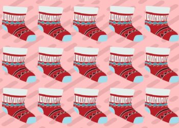 Teste visual com várias meias vermelhas decoradas com desenhos brancos, azuis e padrões geométricos em fundo rosa