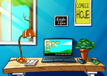 Teste visual com uma mesa de madeira com laptop, planta, abajur e quadros motivacionais em ambiente com parede azul