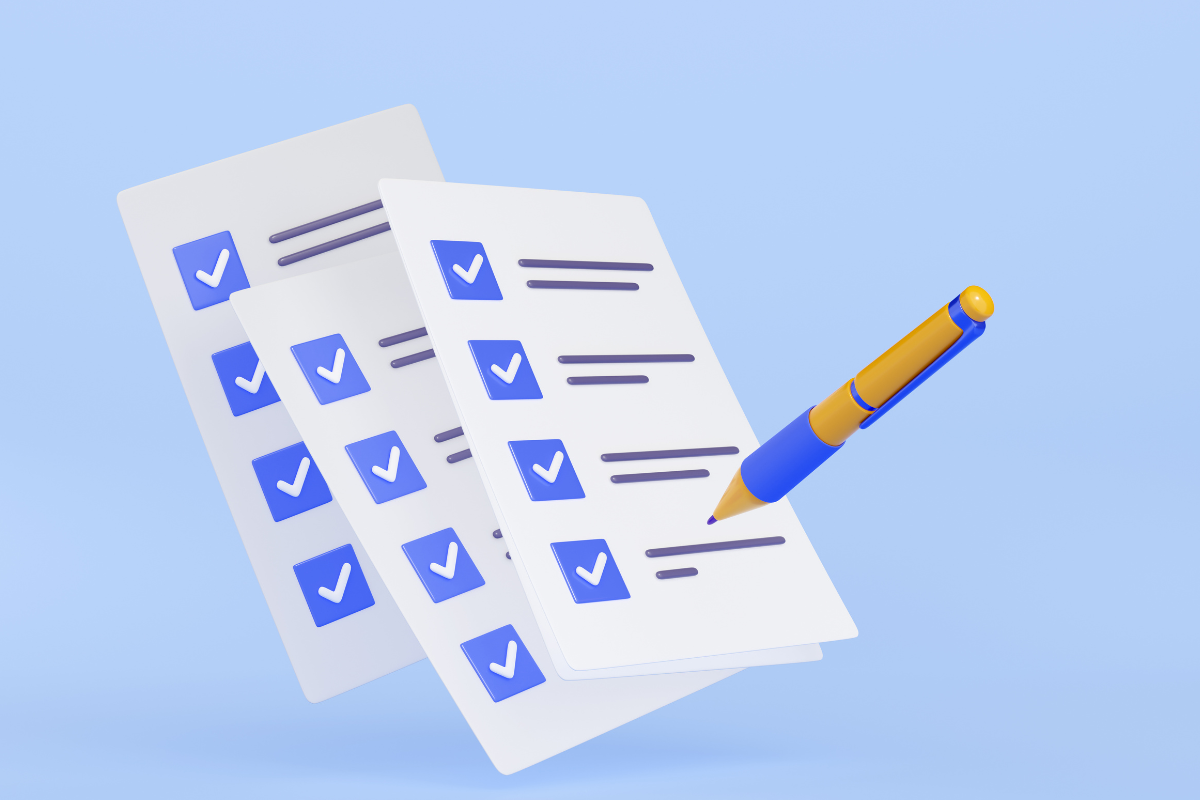 Imagem digital de três listas de tarefas com caixas de seleção marcadas em azul e uma caneta azul e laranja