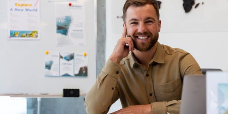 Estudante universitário em um ambiente moderno de biblioteca digital, com hologramas projetados de gráficos financeiros e ícones de tecnologia, representando profissões do futuro.
