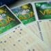 Bilhetes da Mega da Virada destacando dúvidas sobre a declaração do prêmio no Imposto de Renda