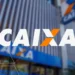 Fachada de agência da Caixa Econômica Federal com logo em destaque.