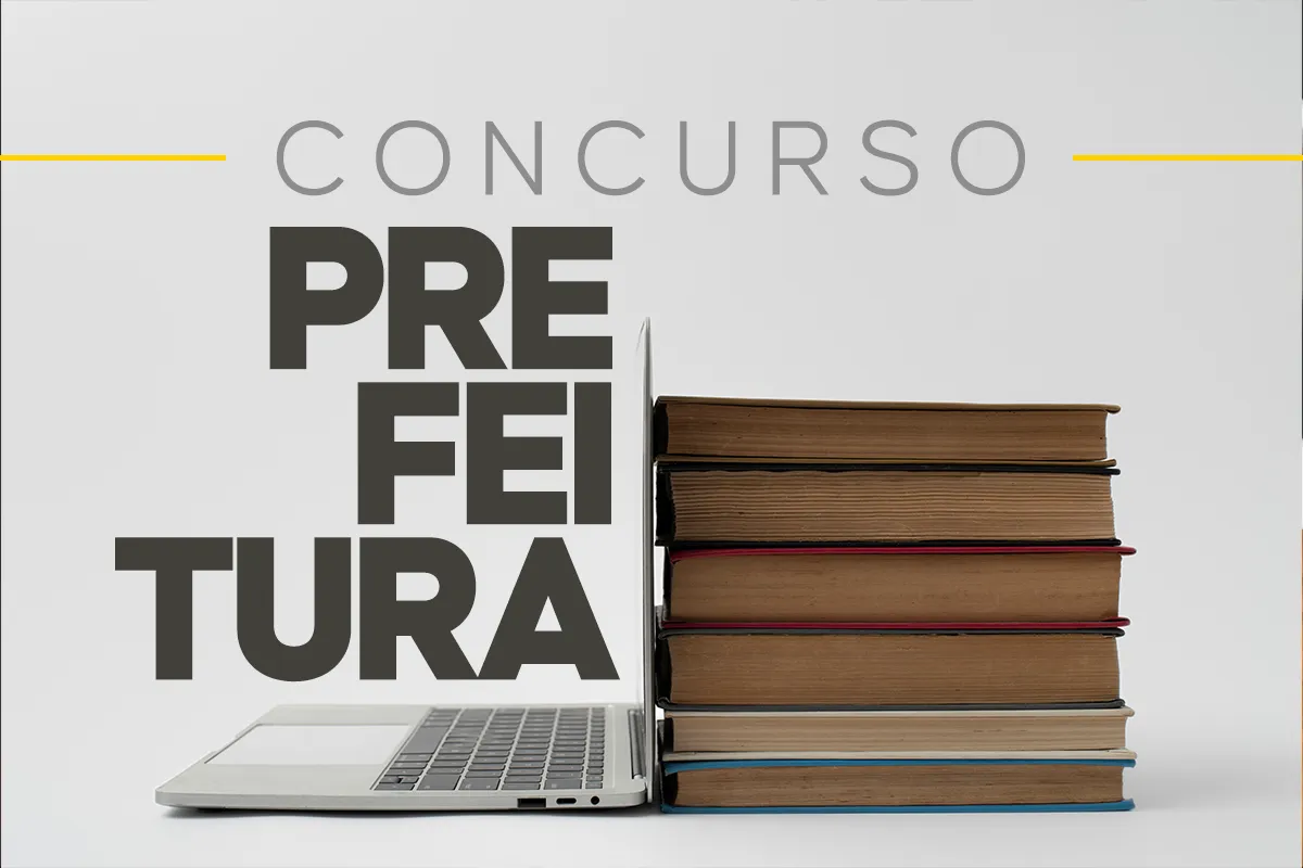 Passo a passo para inscrição no concurso da Prefeitura de Urubici SC Notebook aberto ao lado de pilha de livros antigos em fundo cinza com texto Concurso Prefeitura.