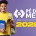 Imagem promocional do Pé-de-Meia 2026, com jovem sorridente segurando cadernos e celular, sobre fundo roxo. O título ‘Pé-de-Meia 2026’ e a legenda informam sobre o cronograma de pagamentos para janeiro, fevereiro e março de 2026.