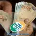 Nota de 50 reais em mãos com o logotipo da Previdência Social, destacando o reajuste do INSS para 2026, com aumento de até R$ 8.475,54 para beneficiários.