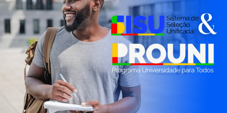 Jovem sorridente com mochila e caderno, ao lado dos logos do SISU e PROUNI 2026.
