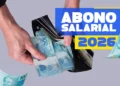 cédulas de 100 reais sendo retiradas de uma carteira, ilustrando o comunicado do Governo sobre o abono salarial 2026.