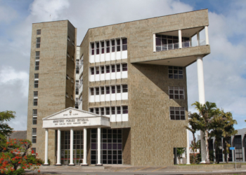 Fachada moderna do prédio do Ministério Público Estadual de Alagoas, Maceió, vista diurna