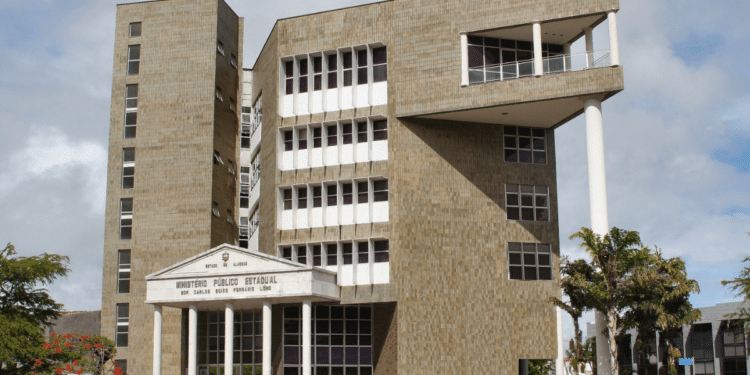 Fachada moderna do prédio do Ministério Público Estadual de Alagoas, Maceió, vista diurna