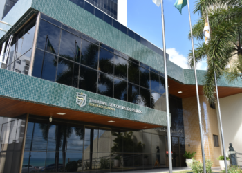 Fachada moderna do Tribunal de Contas do Estado do Rio Grande do Norte em Natal