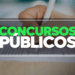 Mão preenchendo prova, destaque para o texto “Concursos Públicos”.