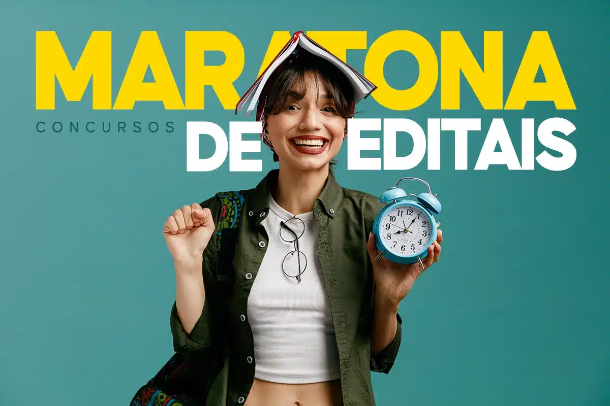 concursos públicos 2026 Imagem de uma jovem feliz com livros na cabeça e despertador na mão, representando a maratona de concursos públicos com inscrições abertas hoje, 28/01.