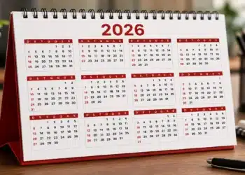 Calendário de mesa de 2026 ilustrando o planejamento de feriados, folgas e pontos facultativos do segundo semestre.