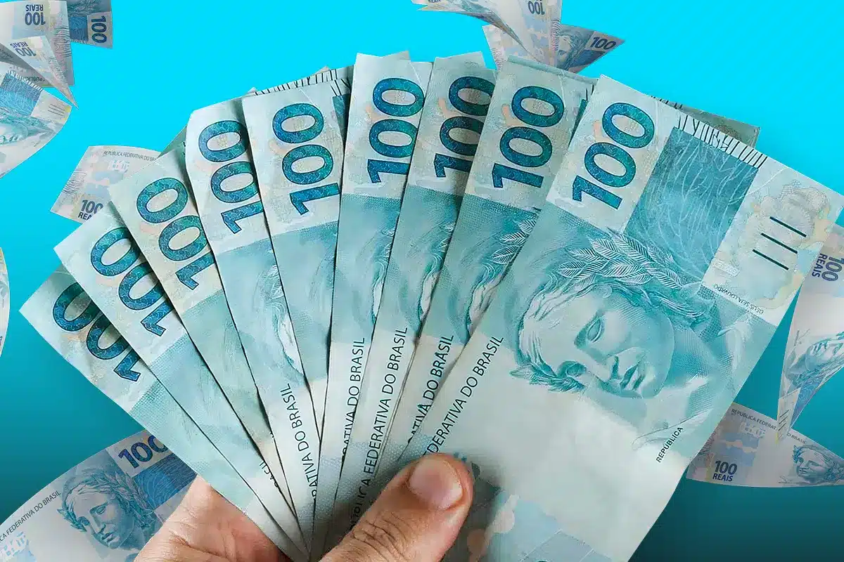 Reajuste do PIS/Pasep 2026 – Aumento para R$ 1.621 Notas de R$ 100,00 representando o reajuste do PIS/Pasep em 2026.