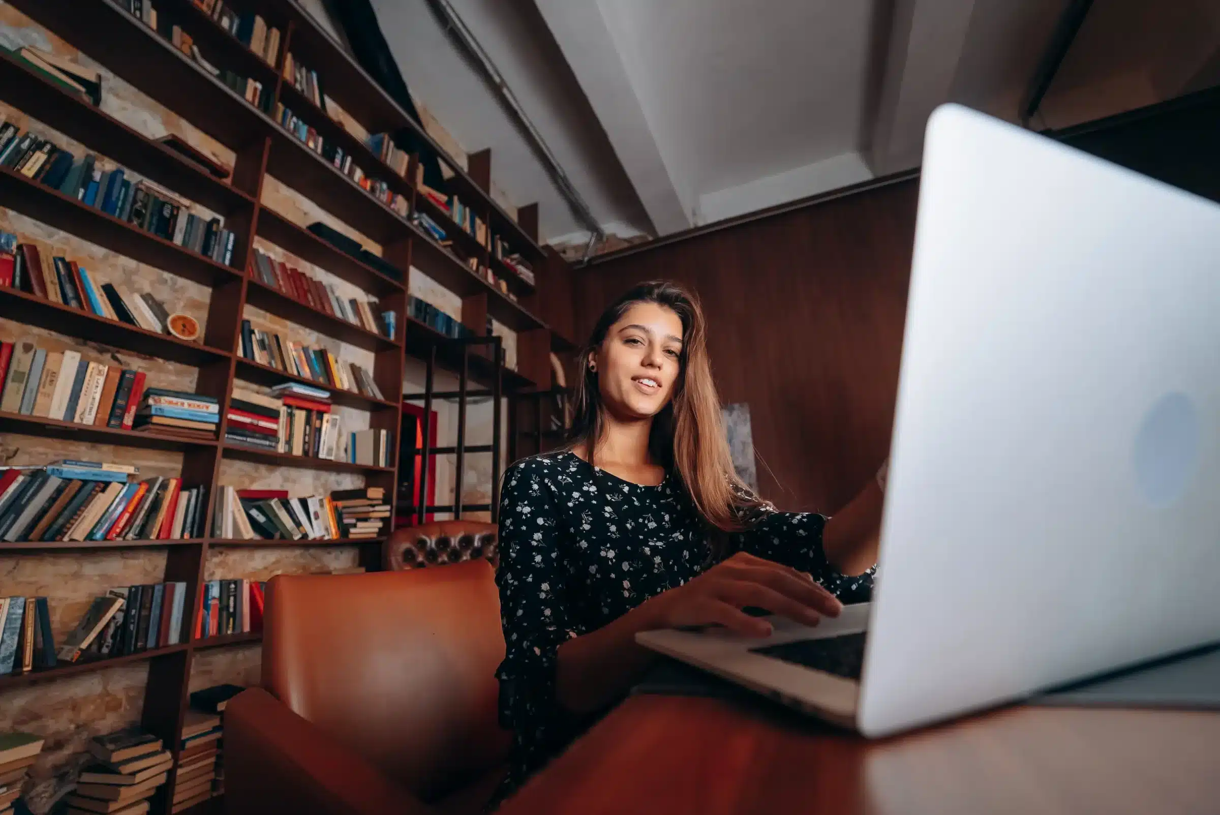 Garanta sua inscrição nos processos seletivos da Educação Profissional consultando inscrições abertas em processos seletivos na área da Educação pelo notebook.