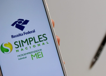 Tela de celular exibindo logo Receita Federal, Simples Nacional e Microempreendedor Individual MEI