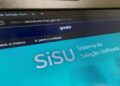 Tela do computador exibindo o site do Sisu 2026 com URL visível e logotipo do gov.br.