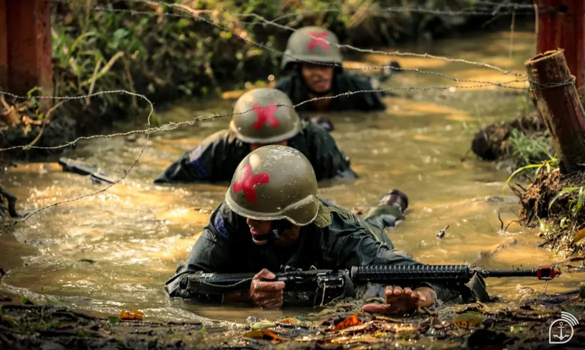 Inscrições para o concurso de Fuzileiros Navais Imagem ilustrativa de Fuzileiros Navais em treinamento durante matéria sobre inscrições do concurso da Marinha.