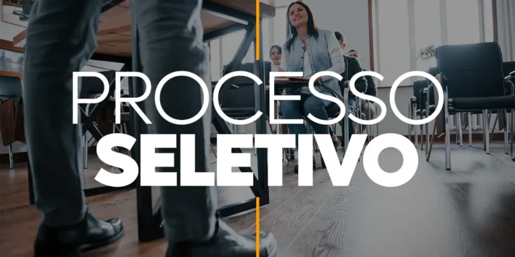 Candidatos participando de um processo seletivo para vagas na prefeitura, com foco em oportunidades de emprego com salários acima de R$ 4 mil.