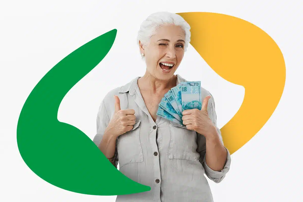 Possível antecipação do 13º salário INSS 2026 Mulher sorrindo com dinheiro nas mãos, ilustrando a possível antecipação do 13º salário do INSS em 2026.