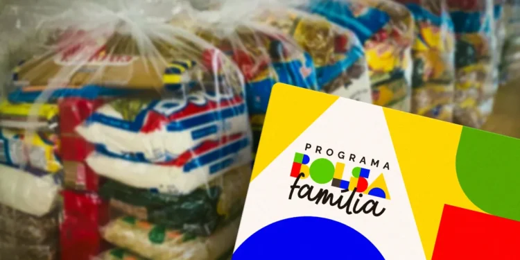 Cartão do Bolsa Família com cestas básicas organizadas para entrega, representando a antecipação do benefício para moradores de cidades afetadas pelas chuvas em Minas Gerais
