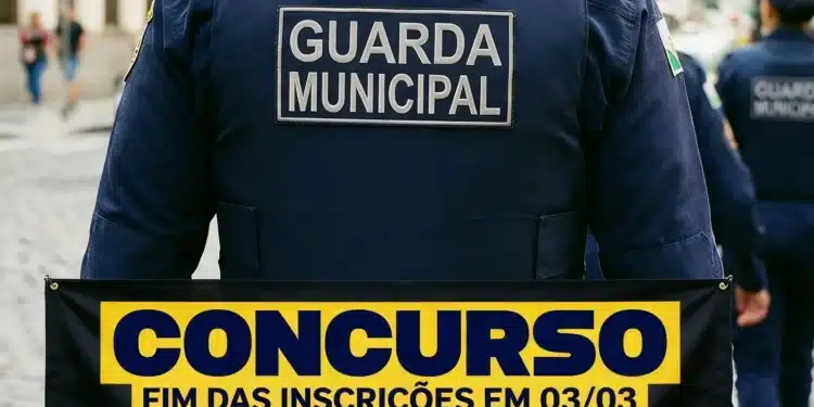 Uniforme da Guarda Municipal com anúncio de concurso e prazo de inscrição até 03/03.