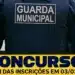 Uniforme da Guarda Municipal com anúncio de concurso e prazo de inscrição até 03/03.