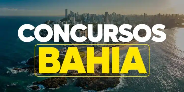 Farol da Barra em Salvador ao entardecer com texto Concursos Bahia centralizado