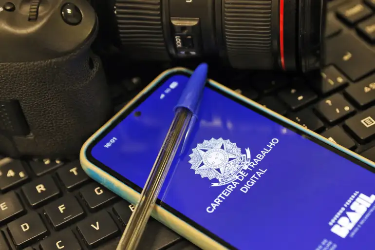 Consultar PIS/Pasep pelo aplicativo Carteira de Trabalho Digital Tela do aplicativo Carteira de Trabalho Digital ilustrando como consultar informações sobre o Abono Salarial PIS/Pasep