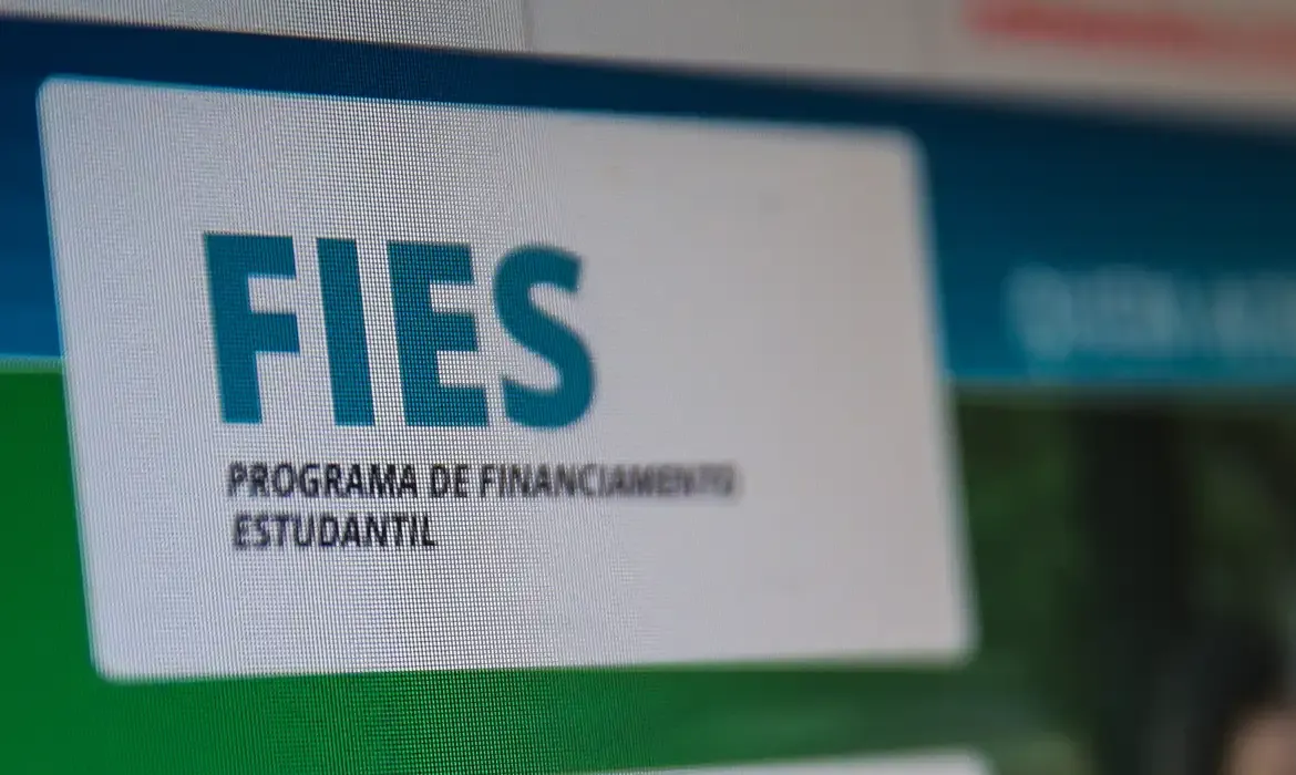 FIES 2026 - Fundo de Financiamento Estudantil Imagem do logo FIES, programa de financiamento estudantil.