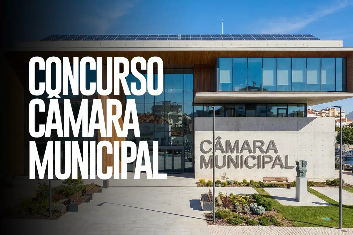 Inscrições: processo e prazos Fachada de prédio da Câmara Municipal com painéis solares e texto 'Concurso Câmara Municipal' em destaque, representando o processo de inscrição do concurso de Botucatu, SP.