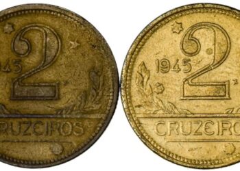 Duas moedas antigas de 2 cruzeiros do ano 1945, feitas de bronze-alumínio, mostrando o valor de face e detalhes da cunhagem original.