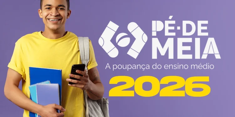 Um jovem sorrindo, segurando livros e um celular, com o logo do programa Pé-de-Meia e a frase 'A poupança do ensino médio 2026' em destaque, representando as mudanças no programa.