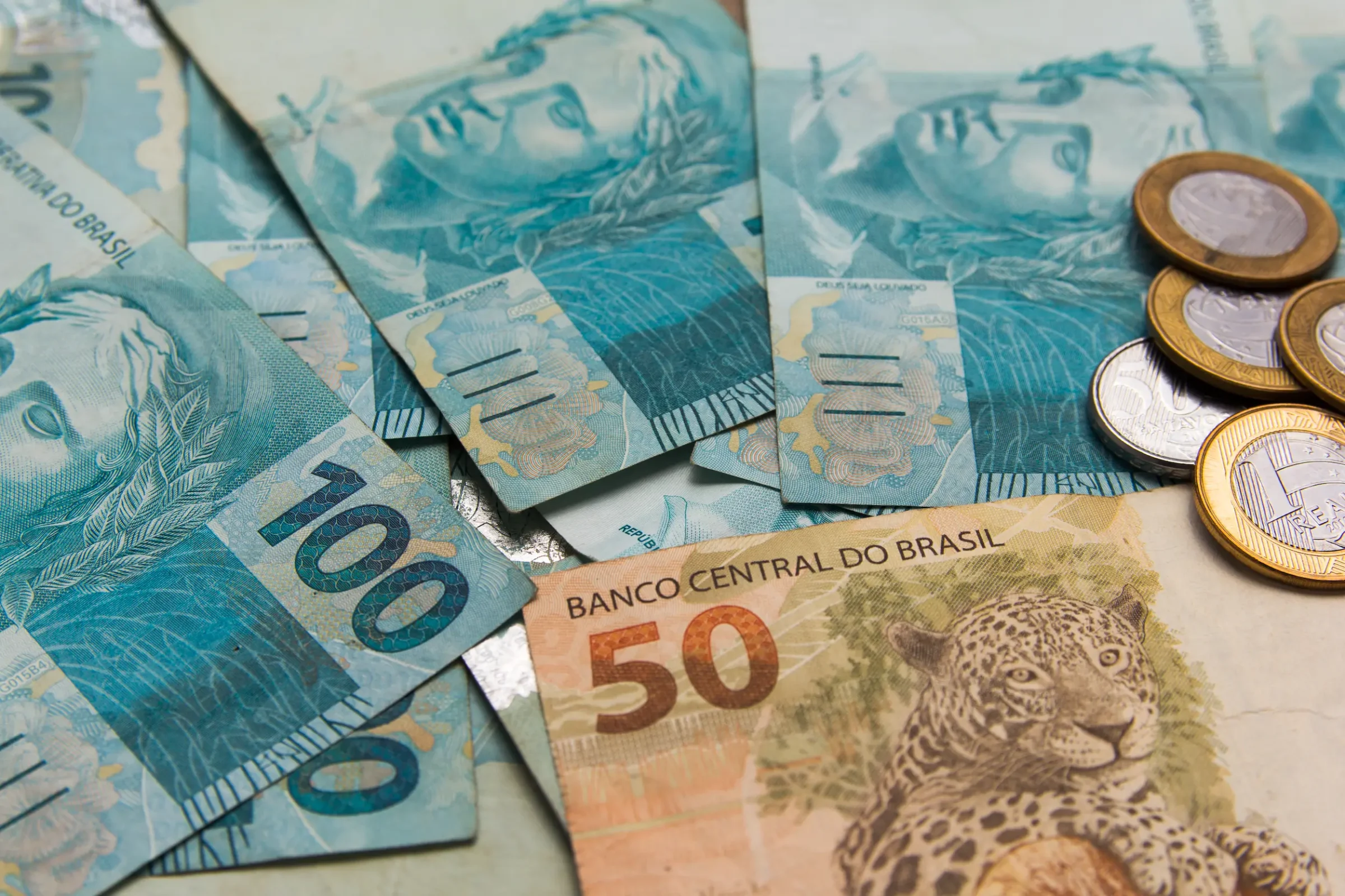 Pagamento acima de R$ 8 mil é liberado nesta quarta-feira Notas e moedas do real representam pagamento acima de R$ 8 mil liberado nesta quarta-feira.