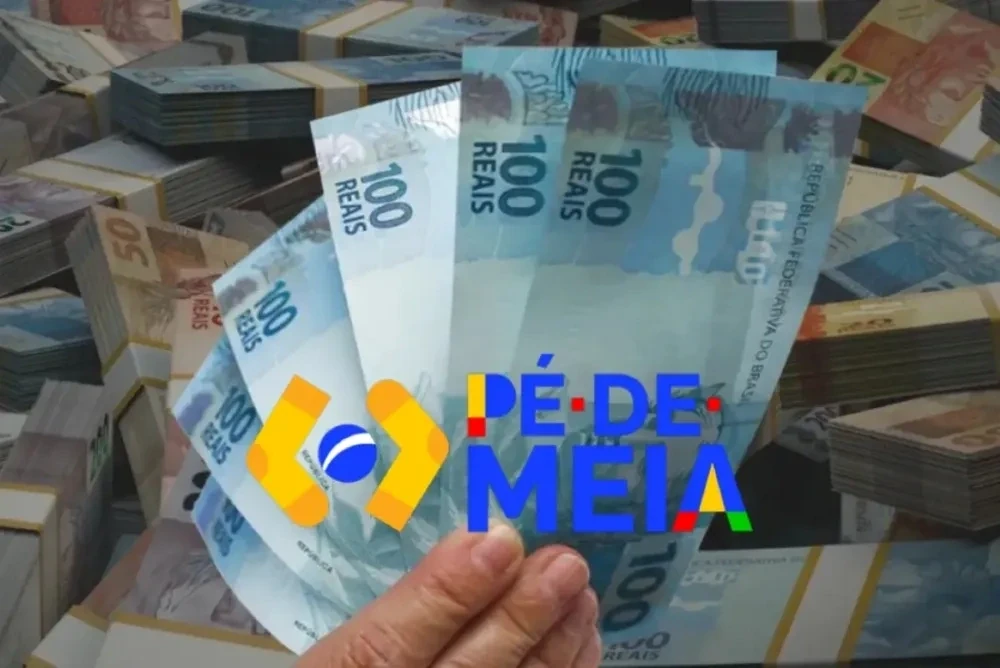 Pé-de-Meia Licenciaturas - Incentivo Financeiro para Futuros Professores Notas de cem reais ilustrando o programa Pé-de-Meia Licenciaturas para estudantes de cursos de formação docente