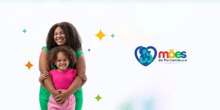 Imagem de mãe com filha sorrindo, representando o programa Mães de Pernambuco, que oferece R$ 300 mensais para mulheres em situação de vulnerabilidade no estado.