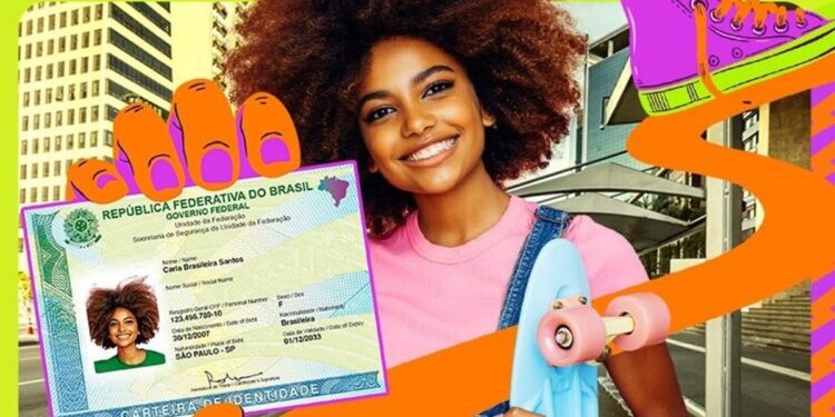 Jovem sorridente com nova Carteira de Identidade Nacional em arte colorida do SAC