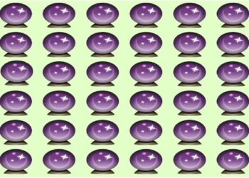 Diversas bolas de cristal roxas alinhadas sobre fundo verde-claro; uma bola se destaca pelas cores