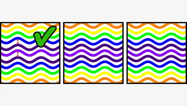 Desafio visual com três quadros com linhas onduladas coloridas e padrão similar lado a lado