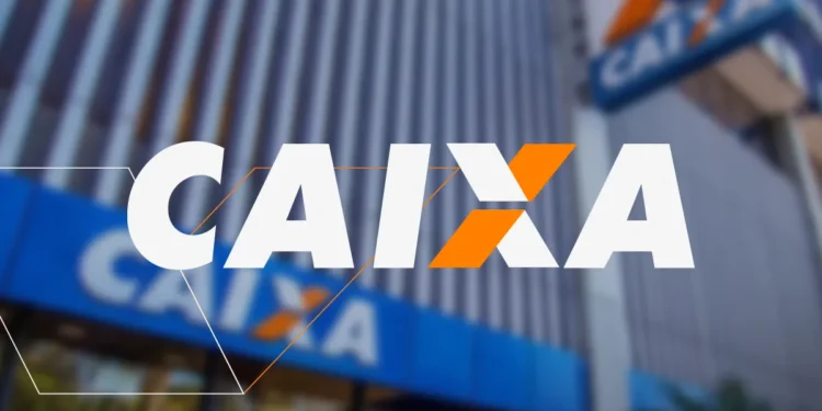 Logotipo da Caixa sobreposto à fachada de agência bancária, com letreiro azul ao fundo.