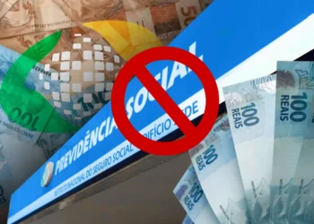 Cédulas de real, placa da Previdência Social do INSS e símbolo de proibição vermelho indicando possível bloqueio de aposentadorias.