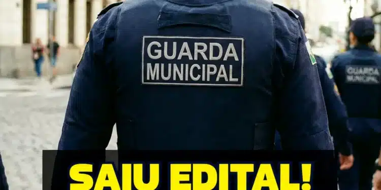 Guarda Municipal em patrulhamento urbano após publicação de edital de concurso com 100 vagas e salário inicial de R$ 3,6 mil.