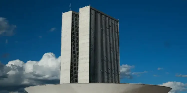 Edifício da Câmara dos Deputados em Brasília relacionado às orientações do concurso público com provas realizadas neste domingo (08).