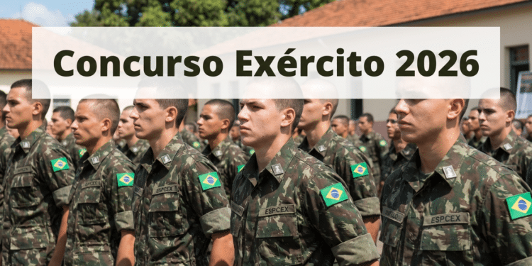 Jovens soldados perfilados em uniforme militar com brasão do Brasil em formação ao ar livre