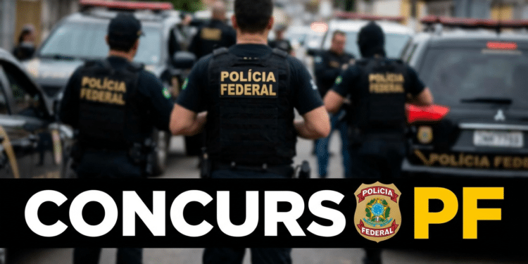 Policiais federais uniformizados em ação ao lado de viaturas oficiais em rua
